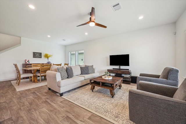 7714 Cattleman Valley Dr, Rosharon, TX 77583 - living room with light wood finished floors, recessed lighting, and ceiling fan