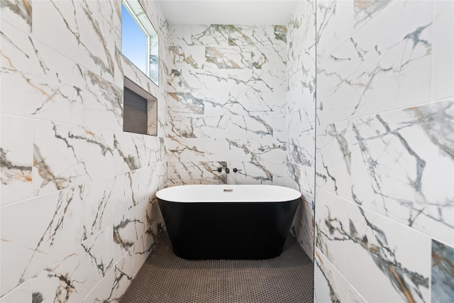 1124 Hogan St, Houston, TX 77009 - full bath with tile walls and a soaking tub