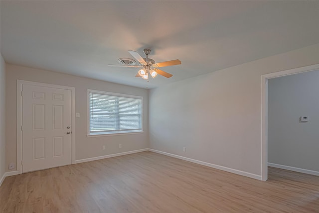 2401 33rd Ave N, Texas City, TX 77590 - empty room featuring light wood-type flooring and ceiling fan