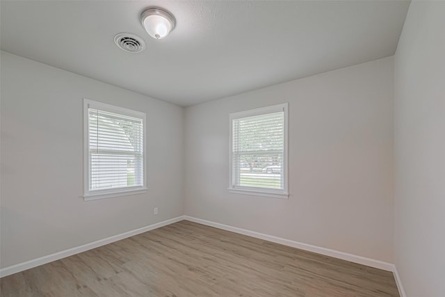2401 33rd Ave N, Texas City, TX 77590 - empty room featuring healthy amount of natural light and light wood-style floors
