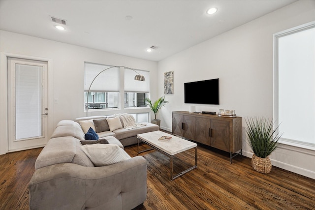 1050 Timbergrove Yards Ln, Houston, TX 77008 - living area featuring dark wood-style flooring and recessed lighting