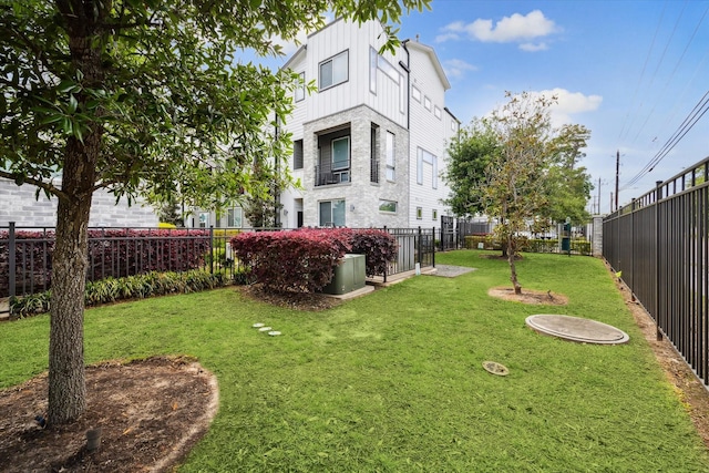 1050 Timbergrove Yards Ln, Houston, TX 77008 - view of fenced yard