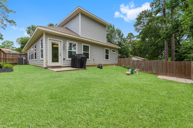 719 Cherokee Dr, Conroe, TX 77316 - back of property featuring a fenced backyard and a shingled roof