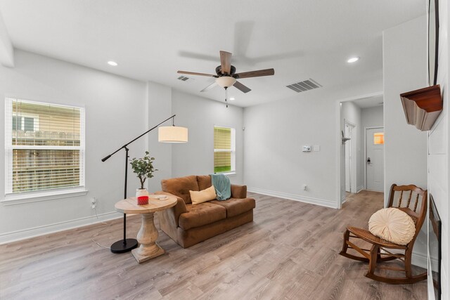 719 Cherokee Dr, Conroe, TX 77316 - living area featuring a ceiling fan, light wood-style floors, and recessed lighting