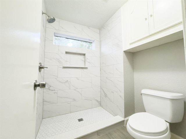 6507 Desert Rose Ln, Houston, TX 77086 - bathroom featuring toilet and tiled shower