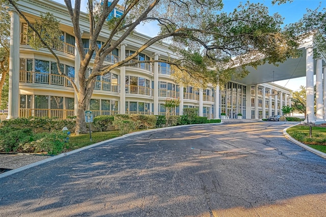 5050 Ambassador Way Unit 201, Houston, TX 77056 - view of property