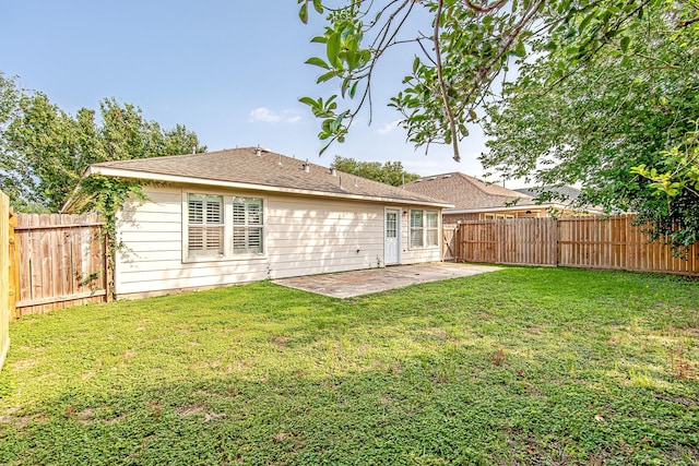 9614 Summer Laurel Ln, Houston, TX 77088 - back of property featuring a patio and a fenced backyard