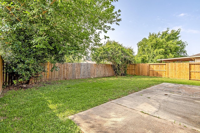9614 Summer Laurel Ln, Houston, TX 77088 - fenced backyard with a patio