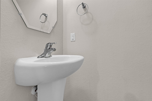 23823 Pennington Hills Dr, Spring, TX 77389 - bathroom featuring a sink