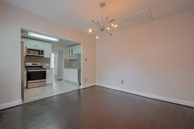 3930 Daphne St, Houston, TX 77021 - unfurnished living room featuring a chandelier and wood finished floors