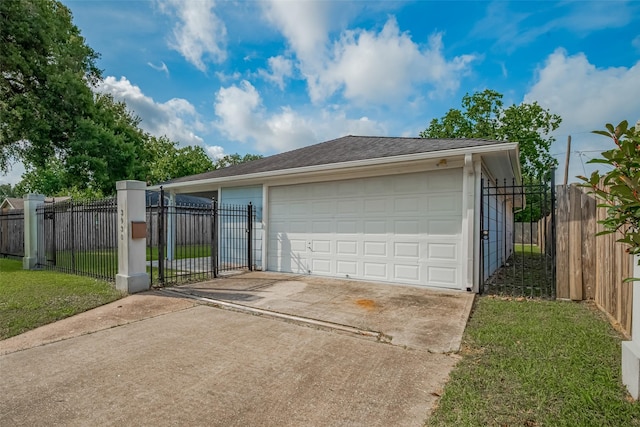 3930 Daphne St, Houston, TX 77021 - detached garage with a gate