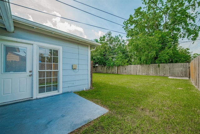 3930 Daphne St, Houston, TX 77021 - fenced backyard with a patio