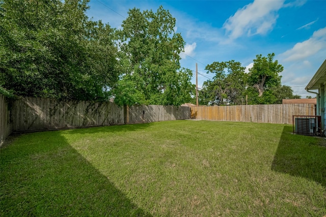 3930 Daphne St, Houston, TX 77021 - view of fenced backyard