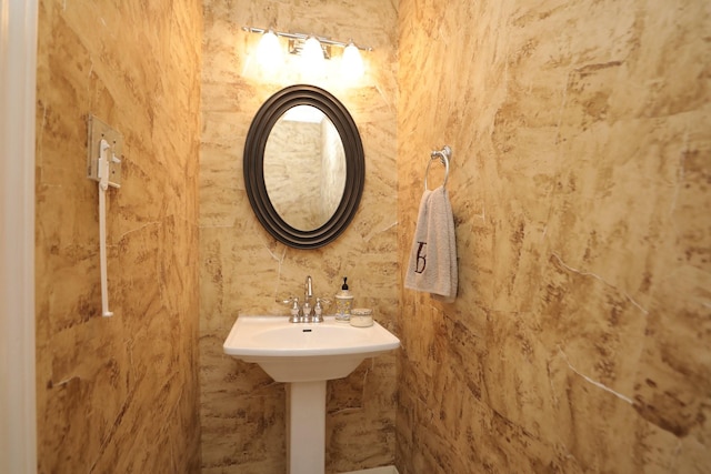 15802 Aberdeen Trails Dr, Houston, TX 77095 - view of bathroom