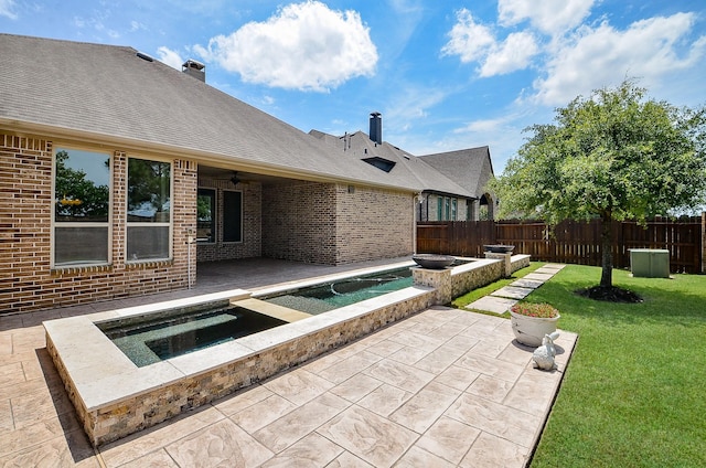 27522 Blackstone Canyon Ln, Katy, TX 77494 - fenced backyard with an in-ground hot tub, a patio area, and a ceiling fan