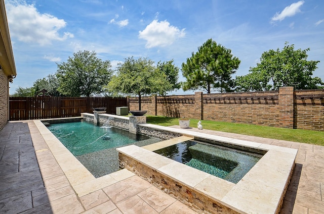 27522 Blackstone Canyon Ln, Katy, TX 77494 - view of swimming pool with an in-ground hot tub and a fenced backyard