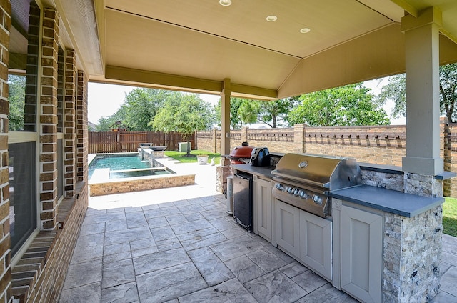 27522 Blackstone Canyon Ln, Katy, TX 77494 - fenced backyard with an outdoor kitchen and a patio area