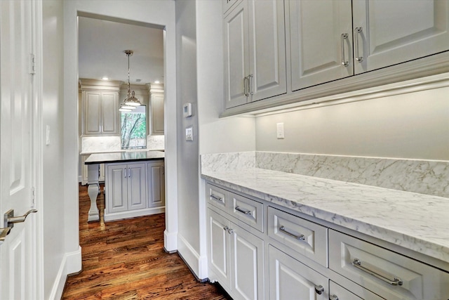 8304 Maple Ct, Bellaire, TX 77401 - bar with dark wood finished floors, tasteful backsplash, and hanging light fixtures