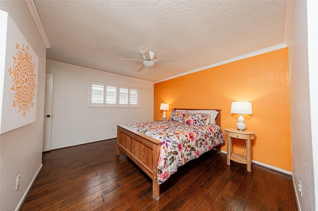 2026 Briar Ridge Dr, Rosenberg, TX 77471 - bedroom featuring wood-type flooring, crown molding, a textured ceiling, and ceiling fan