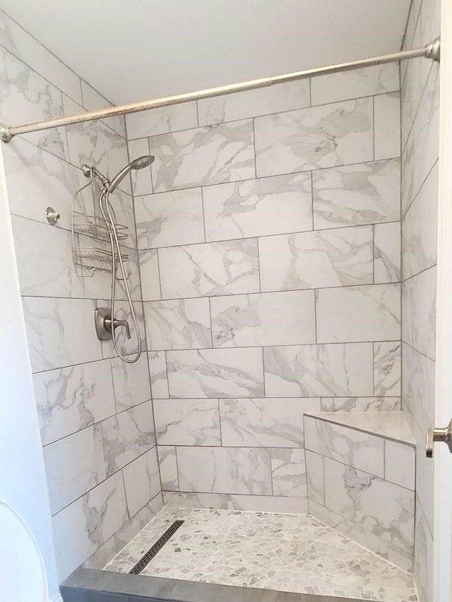 7447 Cambridge St Unit 8, Houston, TX 77054 - bathroom with a tile shower