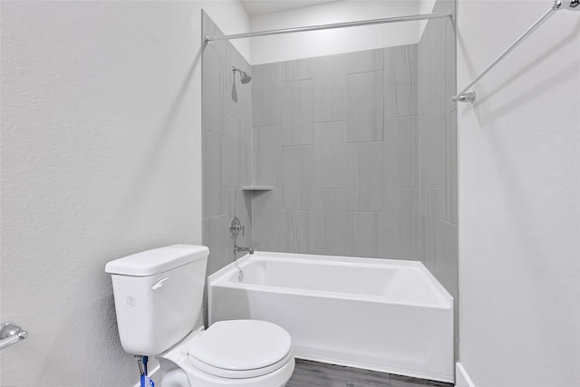 10329 S Goshawk Trl, Conroe, TX 77385 - full bathroom featuring toilet and washtub / shower combination