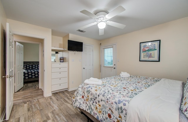 16713 Kingston Way, Jamaica Beach, TX 77554 - bedroom with light wood-style flooring, a closet, and a ceiling fan