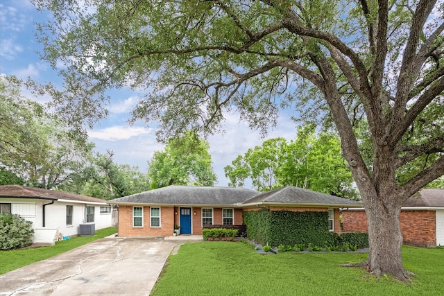 6210 Darnell St, Houston, TX 77074 - ranch-style home featuring concrete driveway, brick siding, and a front yard