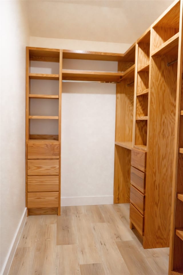 2415 Jasmine Ridge Ct, Houston, TX 77062 - spacious closet with light wood finished floors