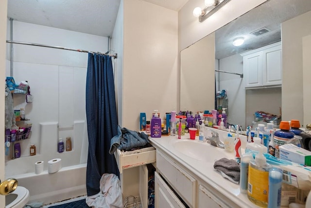 16145 Sun View Ln, Conroe, TX 77302 - bathroom featuring shower / tub combo with curtain, vanity, and a textured ceiling