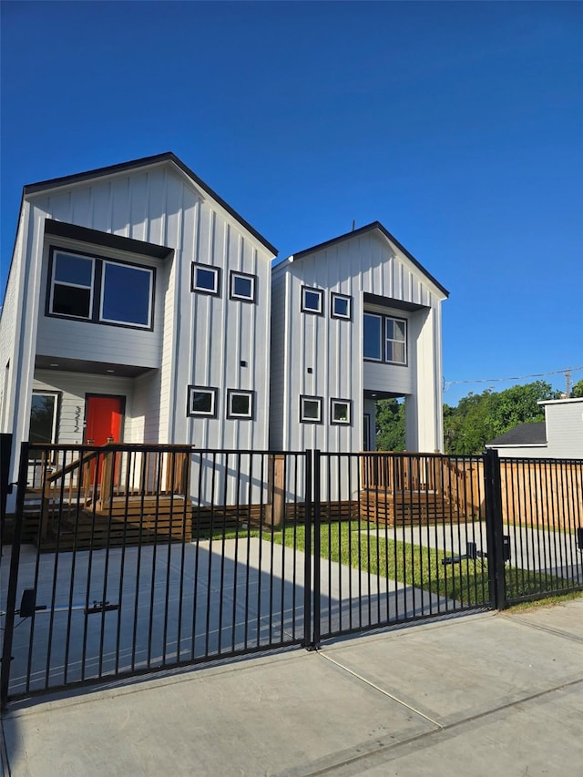 3210 Retta St A-B, Unit A-B Houston, TX 77026 - view of front of house featuring board and batten siding and a fenced front yard