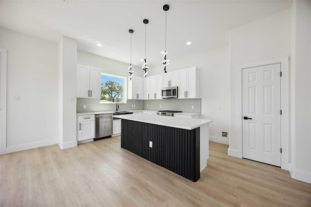 3210 Retta St A-B, Unit A-B Houston, TX 77026 - kitchen with stainless steel appliances, white cabinetry, light wood-style flooring, backsplash, and recessed lighting