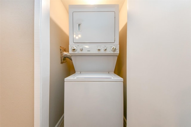 12905 Woodforest Blvd Unit 202, Houston, TX 77015 - laundry area featuring stacked washer and clothes dryer