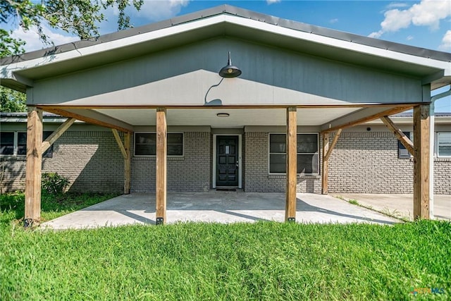 248 Park Rd, Port Lavaca, TX 77979 - view of front facade with brick siding and a front lawn