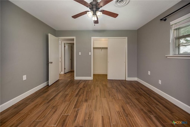 248 Park Rd, Port Lavaca, TX 77979 - unfurnished bedroom featuring dark wood finished floors, a closet, and ceiling fan