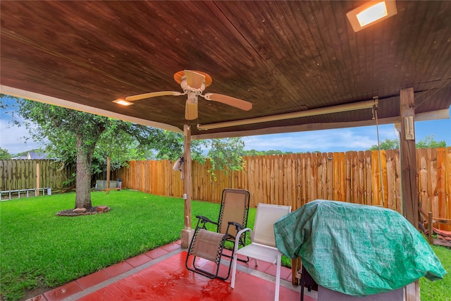 394 Sherandoe Ln, Alvin, TX 77511 - fenced backyard featuring a patio area and a ceiling fan