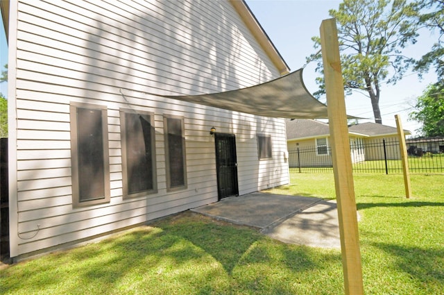 2713 Druid St, Houston, TX 77091 - view of yard featuring a patio area