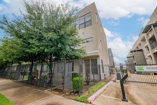 2401 Crawford St Unit C2A, Houston, TX 77004 - view of building exterior featuring a fenced front yard