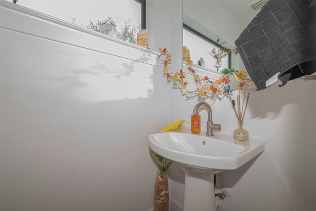 2401 Crawford St Unit C2A, Houston, TX 77004 - bathroom with a sink