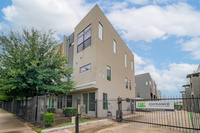 2401 Crawford St Unit C2A, Houston, TX 77004 - view of building exterior featuring a fenced front yard