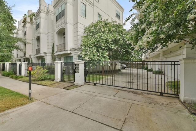 3937 Law St, Houston, TX 77005 - view of property featuring a fenced front yard