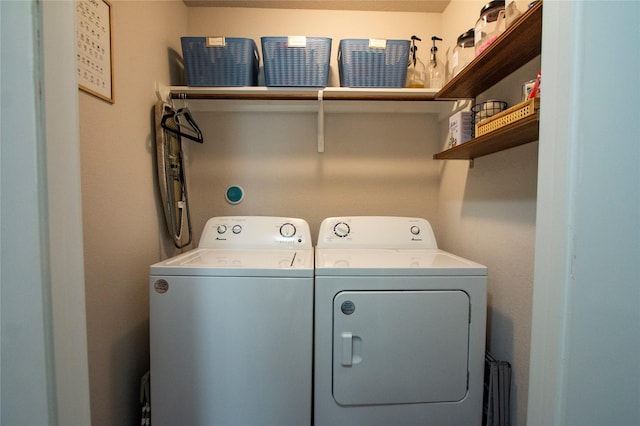 22118 Great Royal Ln, Houston, TX 77073 - laundry area featuring washing machine and clothes dryer