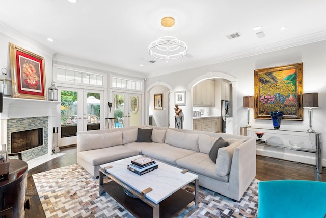 38 Hackberry Ln, Houston, TX 77027 - living room with wood finished floors, ornamental molding, a chandelier, recessed lighting, and arched walkways