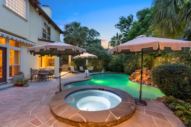 38 Hackberry Ln, Houston, TX 77027 - view of pool with a patio, outdoor dining space, and a pool with connected hot tub