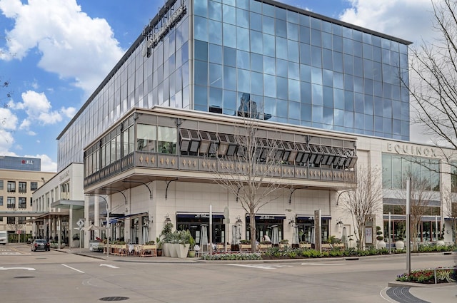 38 Hackberry Ln, Houston, TX 77027 - view of building exterior