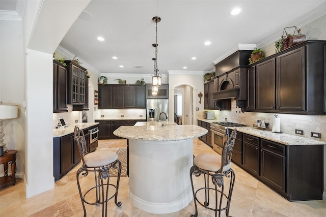 5924 Oak Leaf Ct, Conroe, TX 77304 - kitchen featuring stainless steel appliances, arched walkways, ornamental molding, a breakfast bar, and backsplash