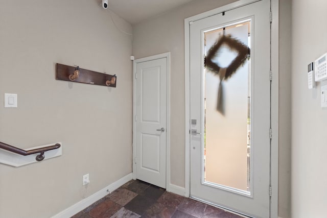 5122 Lillian St, Houston, TX 77007 - foyer entrance featuring baseboards