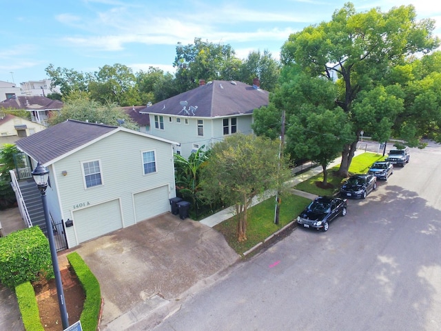 1401 Truxillo St, Houston, TX 77004 - view of front facade featuring a garage and driveway