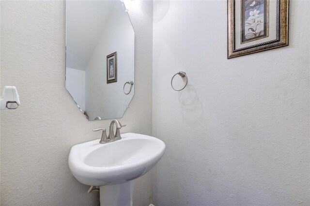 24514 Hikers Bend Dr, Katy, TX 77493 - bathroom featuring a sink