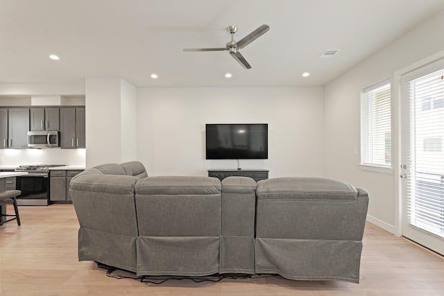 709 Sienna Palm Ln, Houston, TX 77008 - living room featuring ceiling fan, plenty of natural light, recessed lighting, and light wood-type flooring