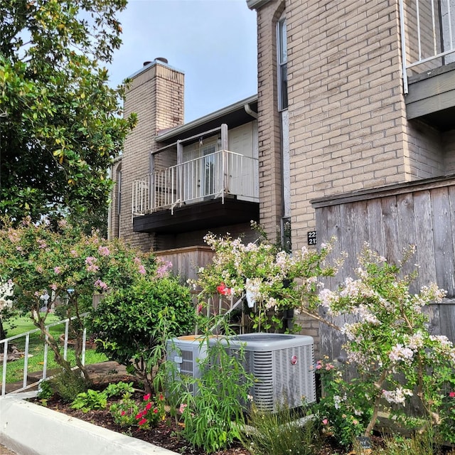 2011 Spenwick Dr Unit 220, Houston, TX 77055 - view of building exterior